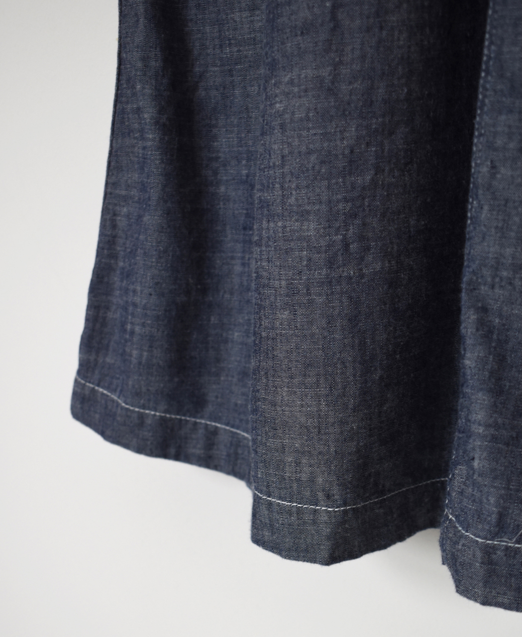 ISNAM2611CB(スカート) NAVY(INDIGO) CHAMBRAY ADJUSTER TACK SKIRT WITH SUSPENDERS