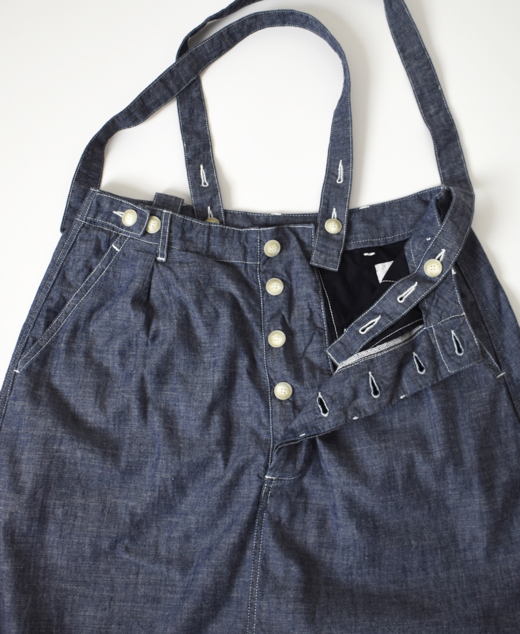 ISNAM2611CB(スカート) NAVY(INDIGO) CHAMBRAY ADJUSTER TACK SKIRT WITH SUSPENDERS