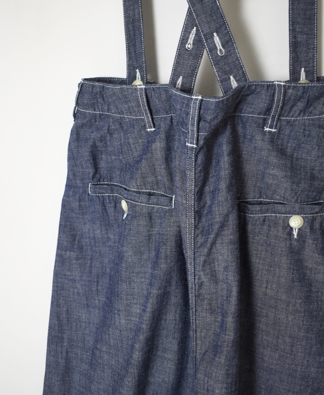 ISNAM2611CB(スカート) NAVY(INDIGO) CHAMBRAY ADJUSTER TACK SKIRT WITH SUSPENDERS