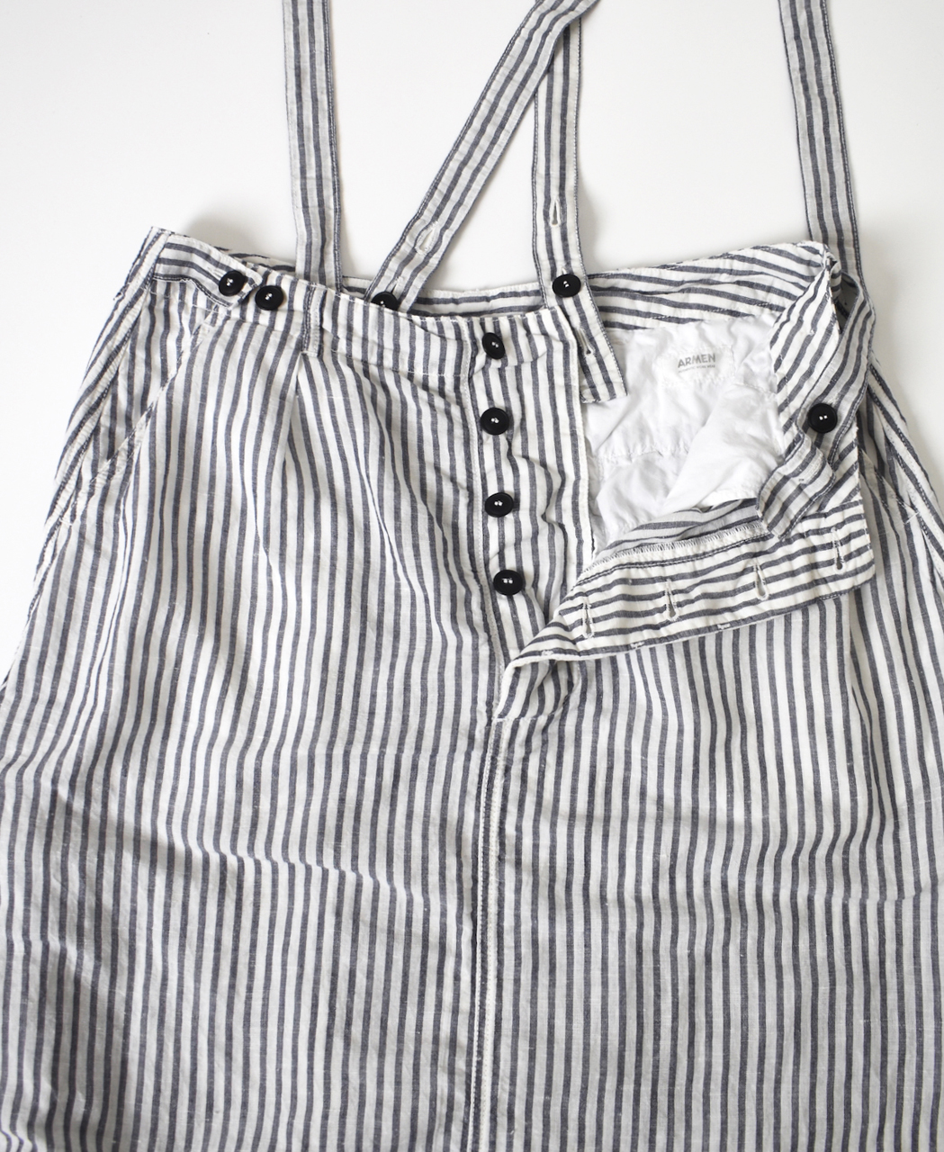 ISNAM2611S(スカート) LINEN COTTON STRIPE ADJUSTER TACK SKIRT WITH SUSPENDERS