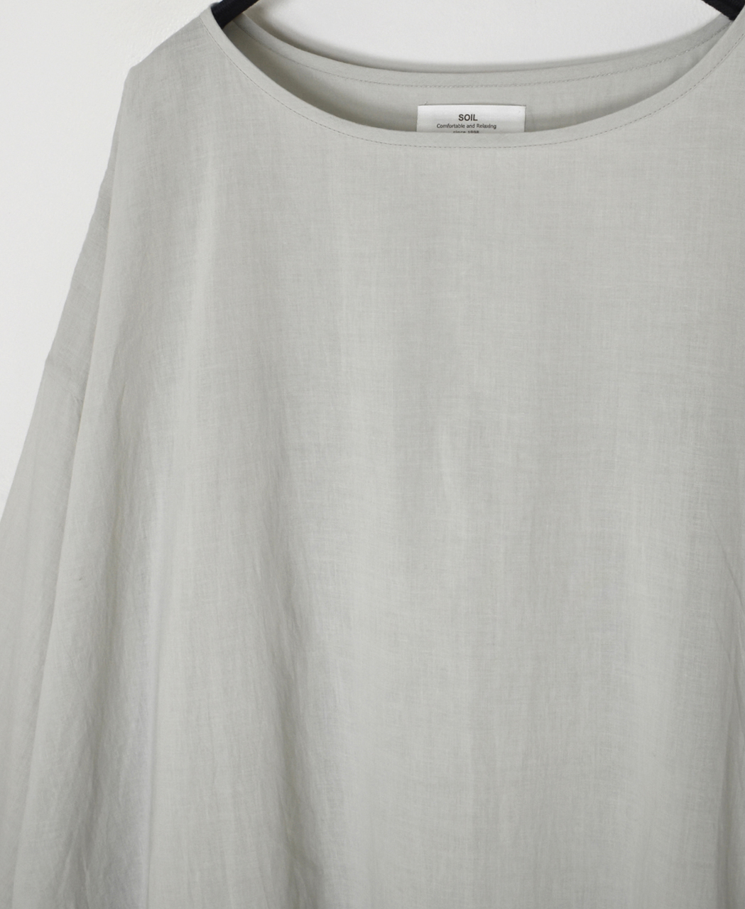 NSL26003(ワンピース) 60s CAMBRIC PLAIN CREW-NECK BACK SIDE GATHERED DRESS