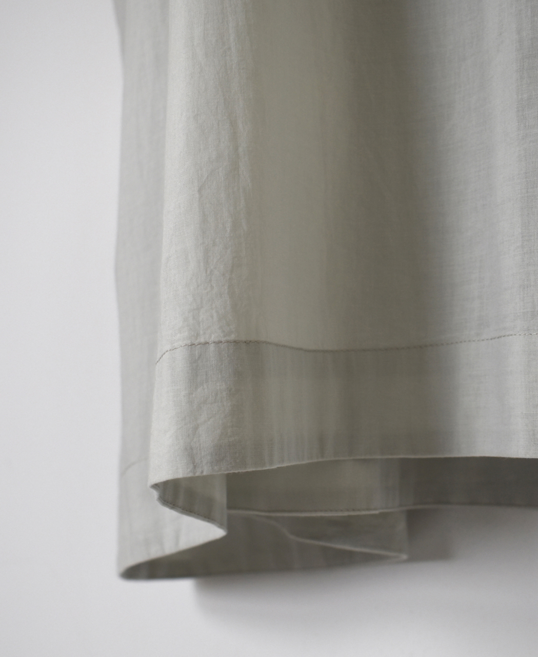 NSL26003(ワンピース) 60s CAMBRIC PLAIN CREW-NECK BACK SIDE GATHERED DRESS