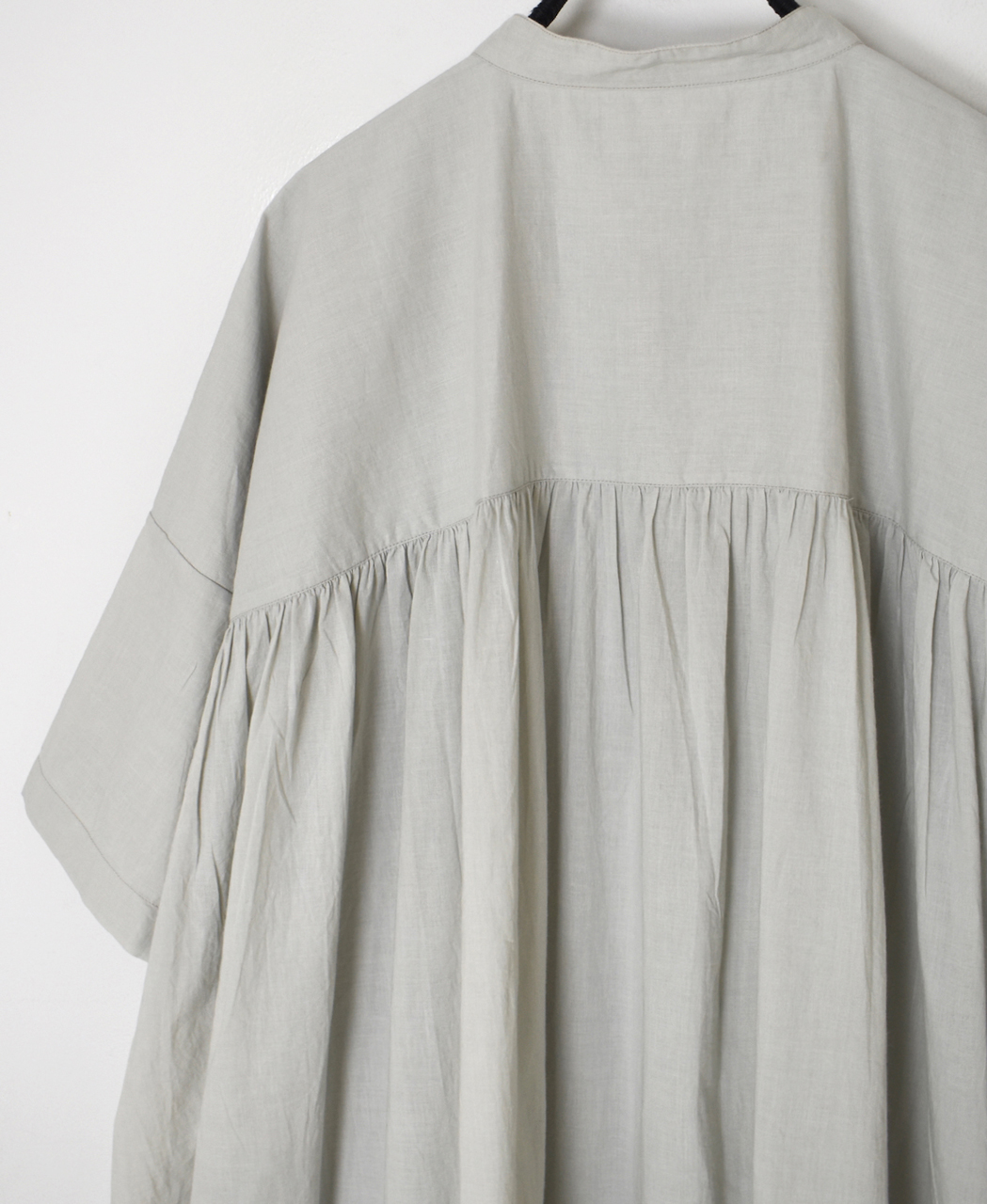 NSL26004(ワンピース) 60s CAMBRIC PLAIN BANDED COLLAR BACK SIDE GATHERED DRESS