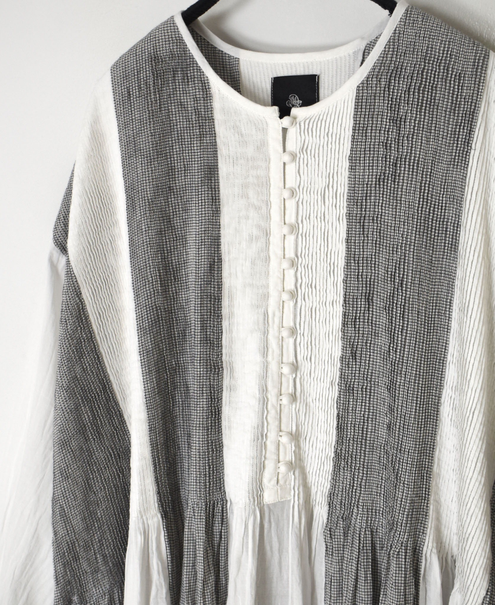 ●INMDS26112W(ワンピース) HANDWOVEN COTTON SINGLE CHECK PATCHWORK(WASHED) BALL BUTTON SHIRTS DRESS WITH MINI PINTUCK