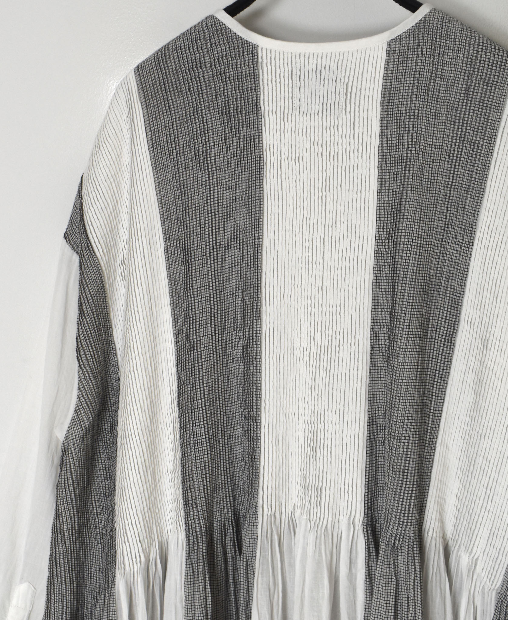 ●INMDS26112W(ワンピース) HANDWOVEN COTTON SINGLE CHECK PATCHWORK(WASHED) BALL BUTTON SHIRTS DRESS WITH MINI PINTUCK