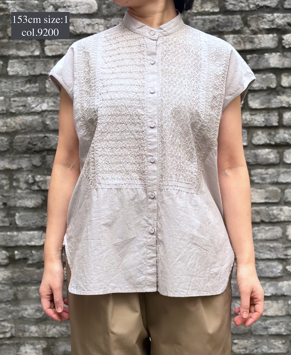 NMDS26224(シャツ) 60s ORGANIC CAMBRIC NO/SLEEVE BANDED COLLAR EMB SHIRT