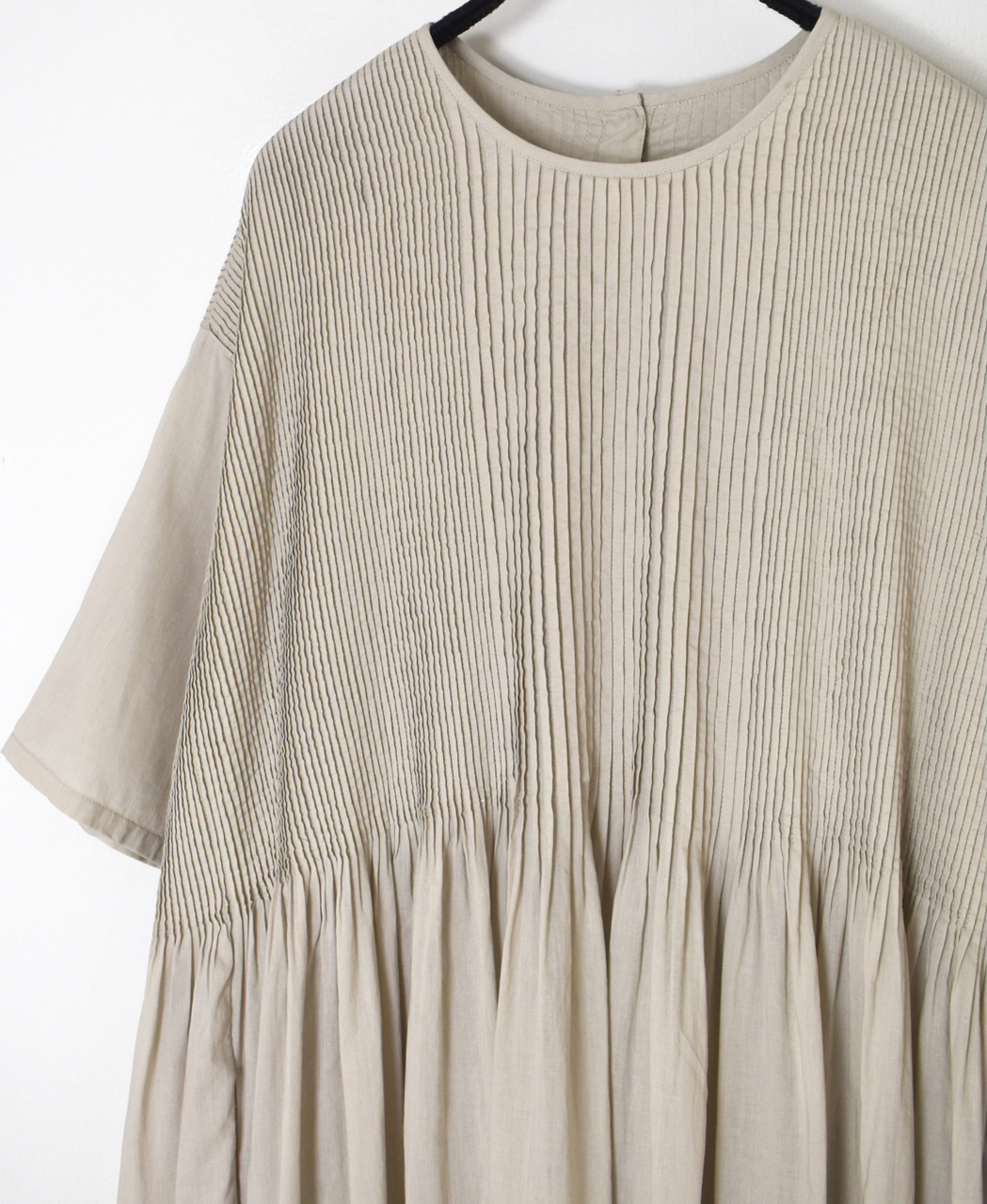 NMDS26243(ワンピース) 80s ORGANIC COTTON VOILE CREW-NECK HALF/SLEEVE DRESS WITH MINI PINTUCK