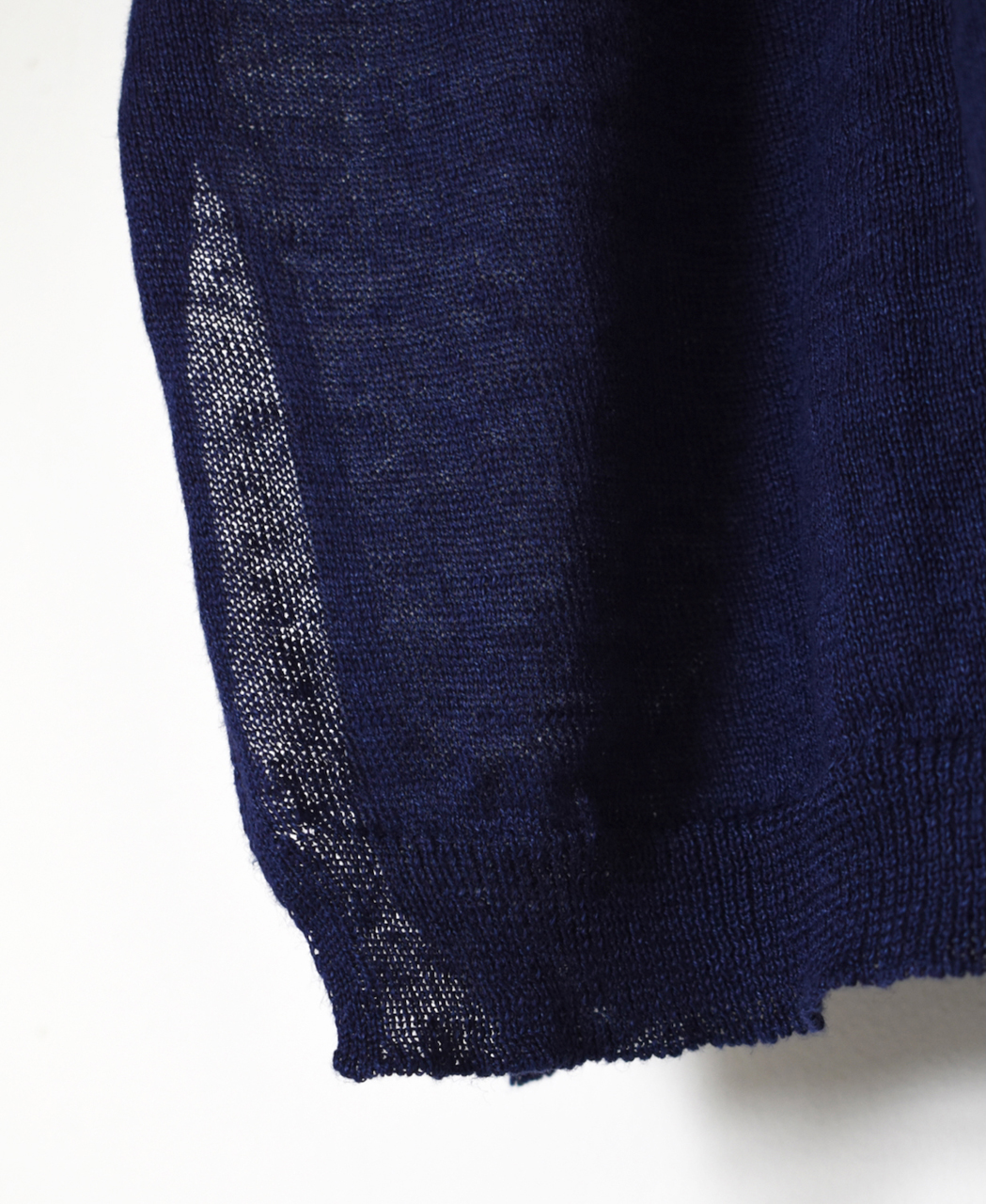 CNMDS2501(カーディガン) 12GG LINEN PLAIN STITCH V-NECK CARDIGAN WITH SLIT