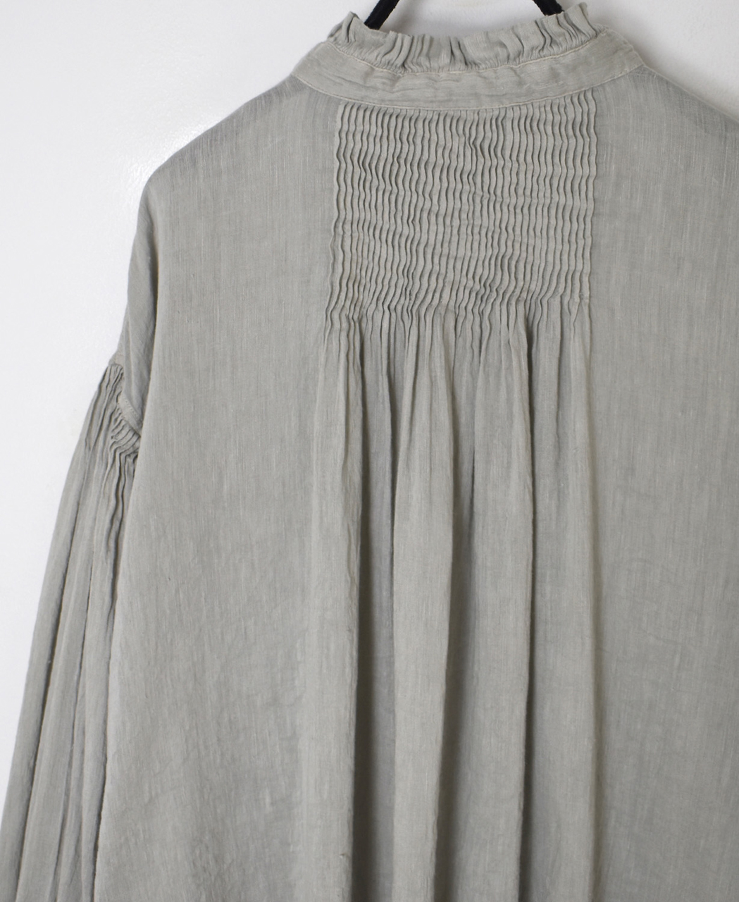 INMDS25011D(シャツ) 60s AUTO LOOM LINEN/COTTON PLAIN(OVERDYE) FRILL COLLAR SHIRTS WITH MINI PINTUCK