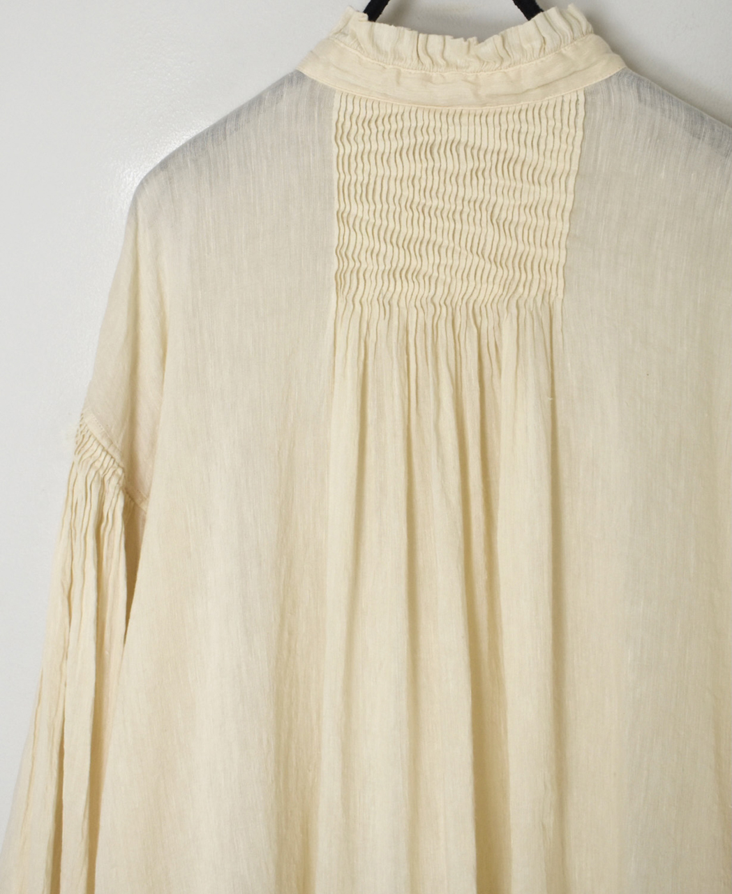 INMDS25011D(シャツ) 60s AUTO LOOM LINEN/COTTON PLAIN(OVERDYE) FRILL COLLAR SHIRTS WITH MINI PINTUCK