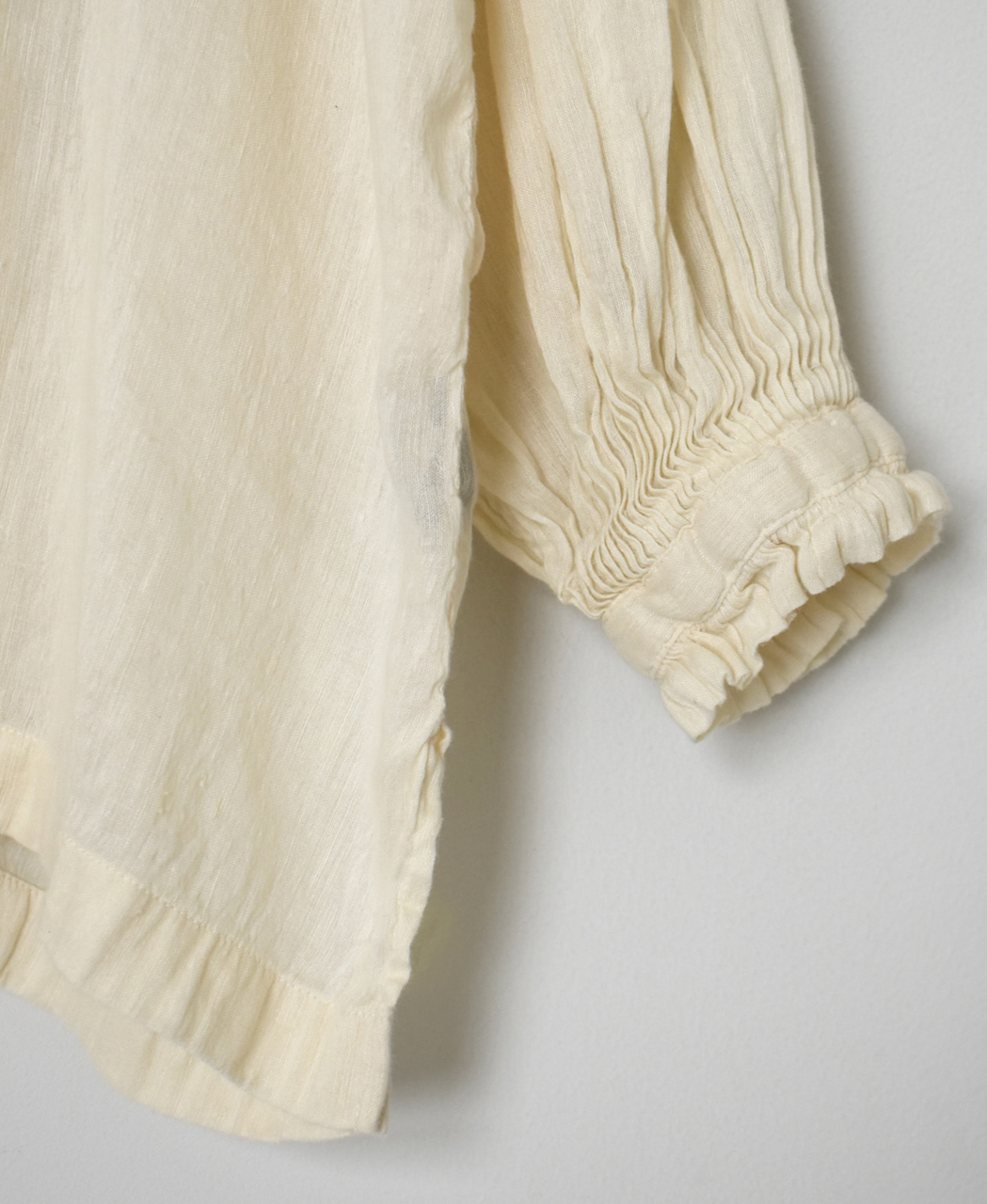 INMDS25011D(シャツ) 60s AUTO LOOM LINEN/COTTON PLAIN(OVERDYE) FRILL COLLAR SHIRTS WITH MINI PINTUCK