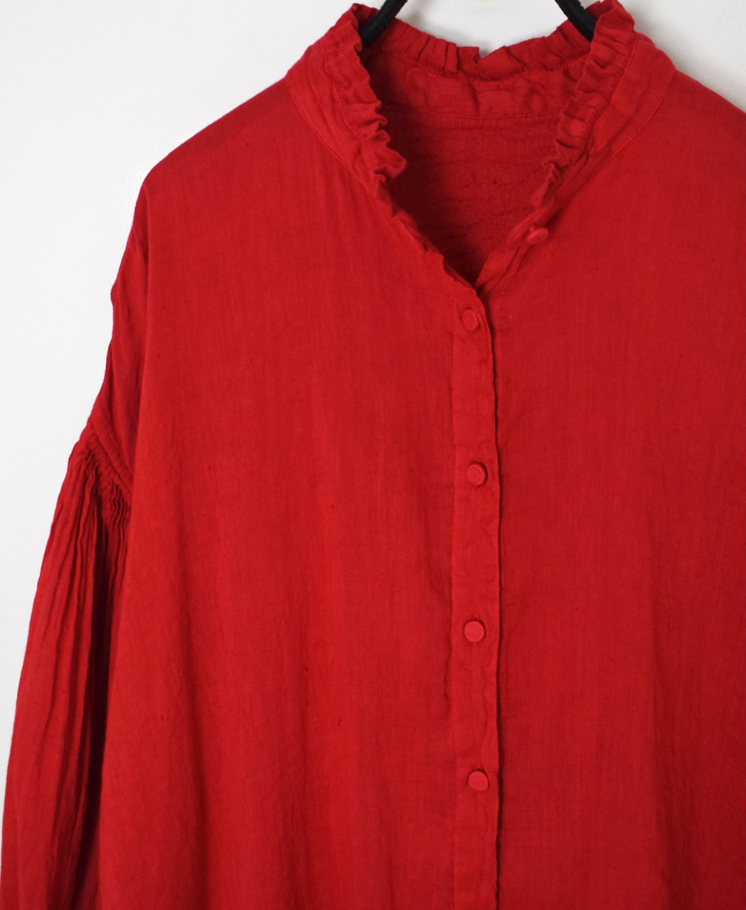 INMDS25011D(シャツ) 60s AUTO LOOM LINEN/COTTON PLAIN(OVERDYE) FRILL COLLAR SHIRTS WITH MINI PINTUCK