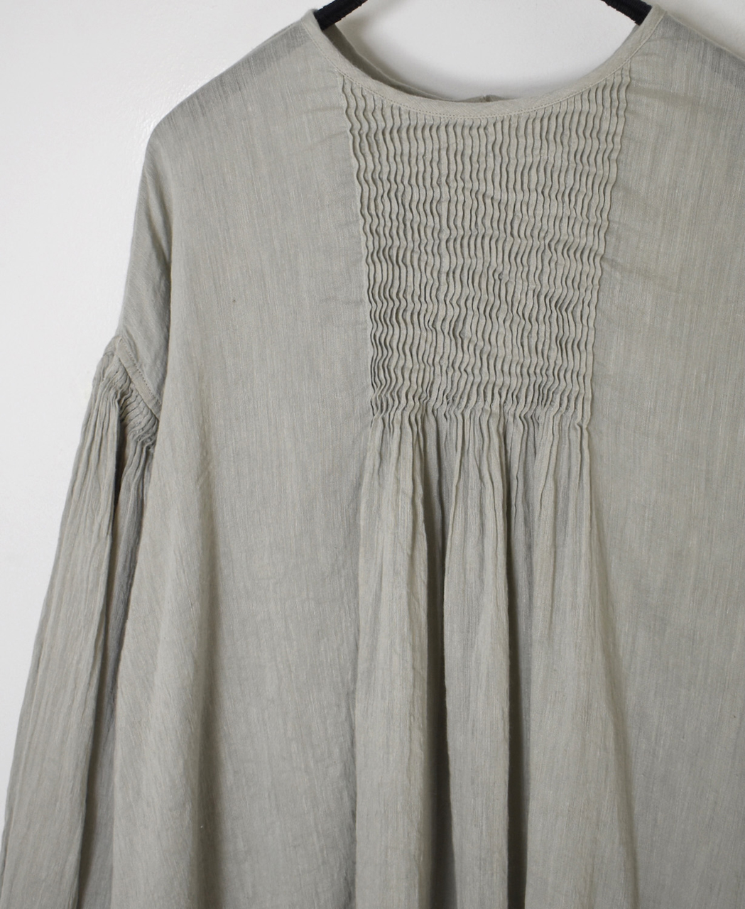 INMDS25012D(シャツ) 60s AUTO LOOM LINEN/COTTON PLAIN(OVERDYE) BACK OPENING CREW-NECK SHIRTS WITH MINI PINTUCK