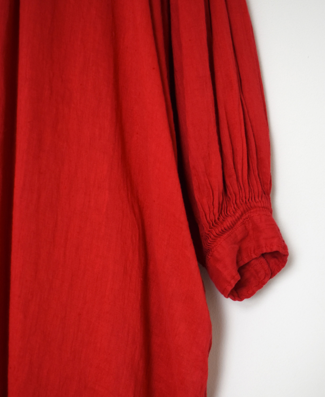 INMDS26011D(ワンピース) 60s AUTO LOOM LINEN/COTTON PLAIN(OVERDYE) BACK OPENING CREW-NECK SHIRTS DRESS WITH MINI PINTUCK