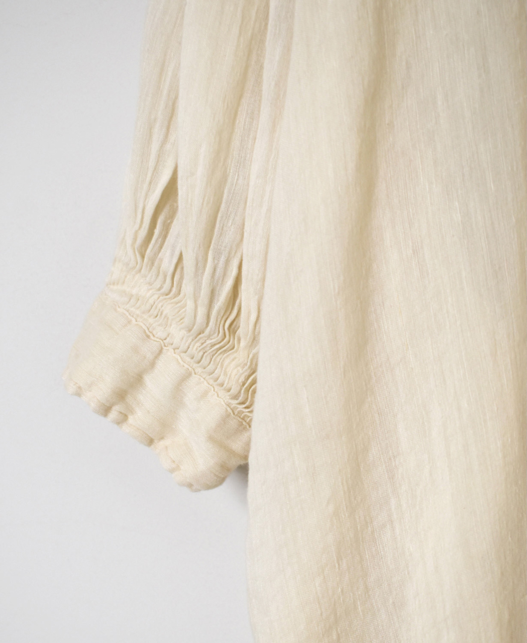 INMDS26011D(ワンピース) 60s AUTO LOOM LINEN/COTTON PLAIN(OVERDYE) BACK OPENING CREW-NECK SHIRTS DRESS WITH MINI PINTUCK