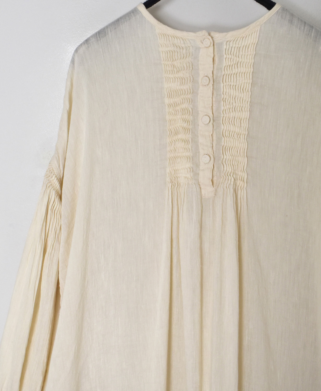 INMDS26011D(ワンピース) 60s AUTO LOOM LINEN/COTTON PLAIN(OVERDYE) BACK OPENING CREW-NECK SHIRTS DRESS WITH MINI PINTUCK