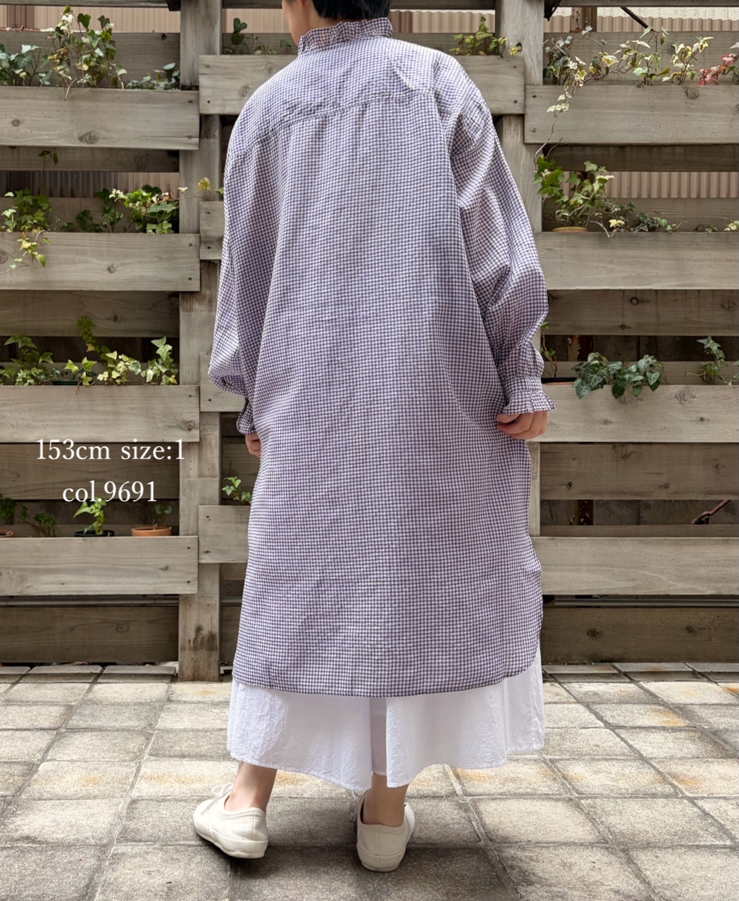 INMDS26023(シャツ) HANDWOVEN COTTON/SILK GINGHAM CHECK FRILL COLLAR LONG SHIRT