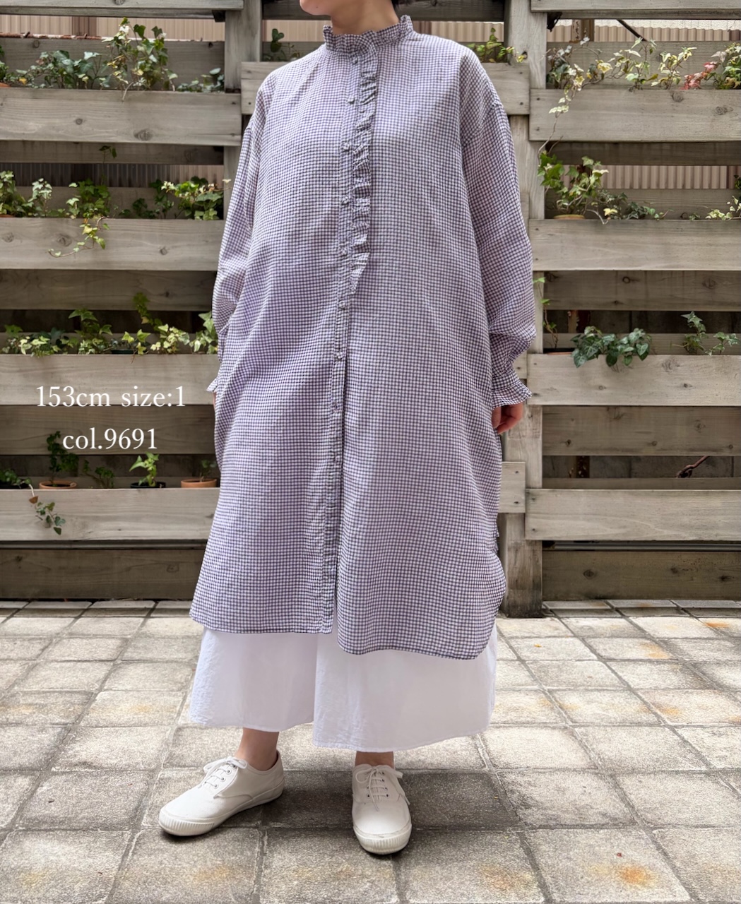 INMDS26023(シャツ) HANDWOVEN COTTON/SILK GINGHAM CHECK FRILL COLLAR LONG SHIRT