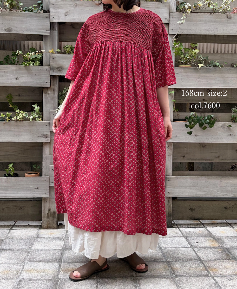 NMDS26253(ワンピース) 80s VOILE SMALL GENTIANA BLOCK PRINT BACK OPENING PULLOVER DRESS WITH MINI PINTUCK