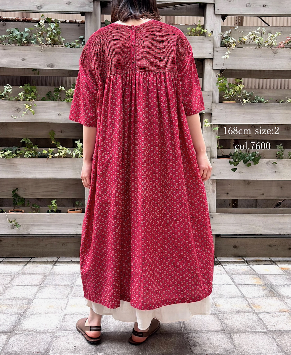 NMDS26253(ワンピース) 80s VOILE SMALL GENTIANA BLOCK PRINT BACK OPENING PULLOVER DRESS WITH MINI PINTUCK