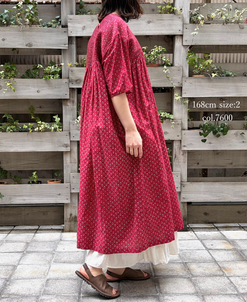 NMDS26253(ワンピース) 80s VOILE SMALL GENTIANA BLOCK PRINT BACK OPENING PULLOVER DRESS WITH MINI PINTUCK