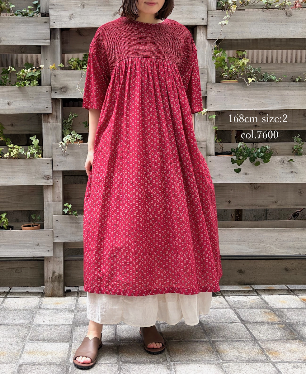 NMDS26253(ワンピース) 80s VOILE SMALL GENTIANA BLOCK PRINT BACK OPENING PULLOVER DRESS WITH MINI PINTUCK