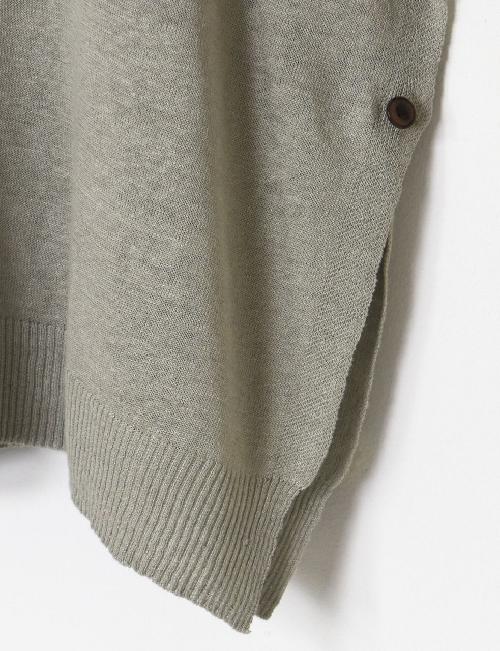 NNSL26003(ベスト) 12GG 1PLY LINEN/COTTON V-NECK VEST WITH SIDE BUTTON