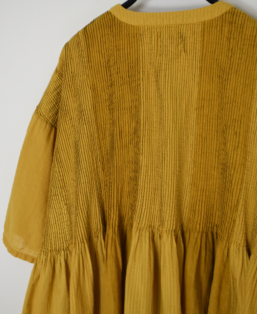 NMDS26262D(シャツ) 80s ORGANIC COTTON/80s LINEN PATCHWORK OVERDYE V-NECK S/SLEEVE SHIRT WITH MINI PINTUCK