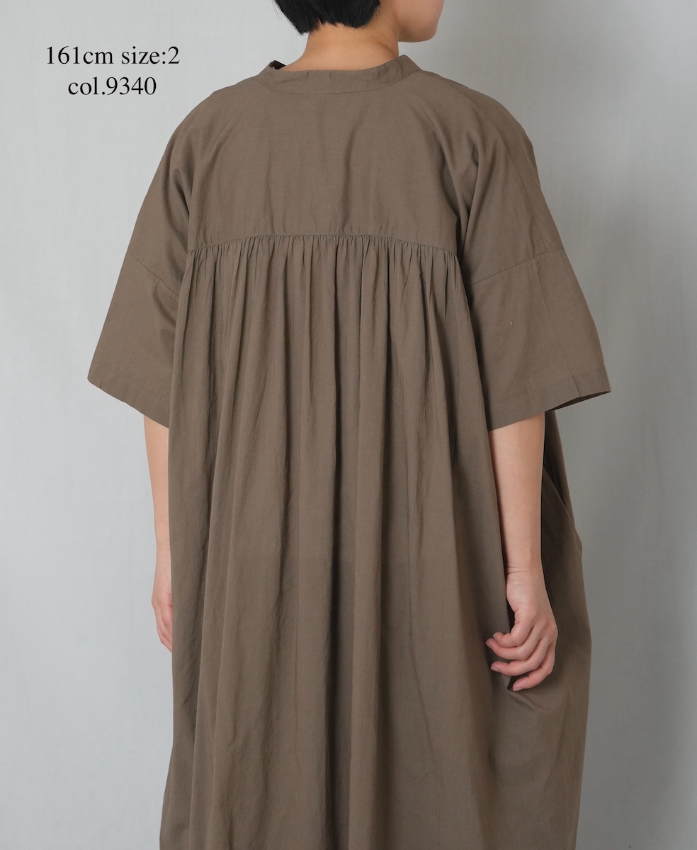 NSL26004(ワンピース) 60s CAMBRIC PLAIN BANDED COLLAR BACK SIDE GATHERED DRESS