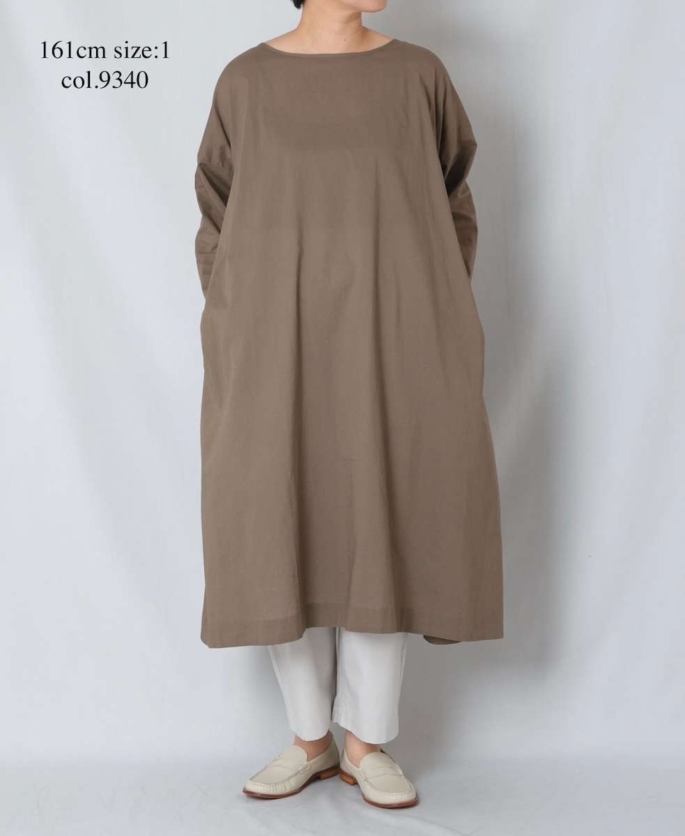 NSL26003(ワンピース) 60s CAMBRIC PLAIN CREW-NECK BACK SIDE GATHERED DRESS