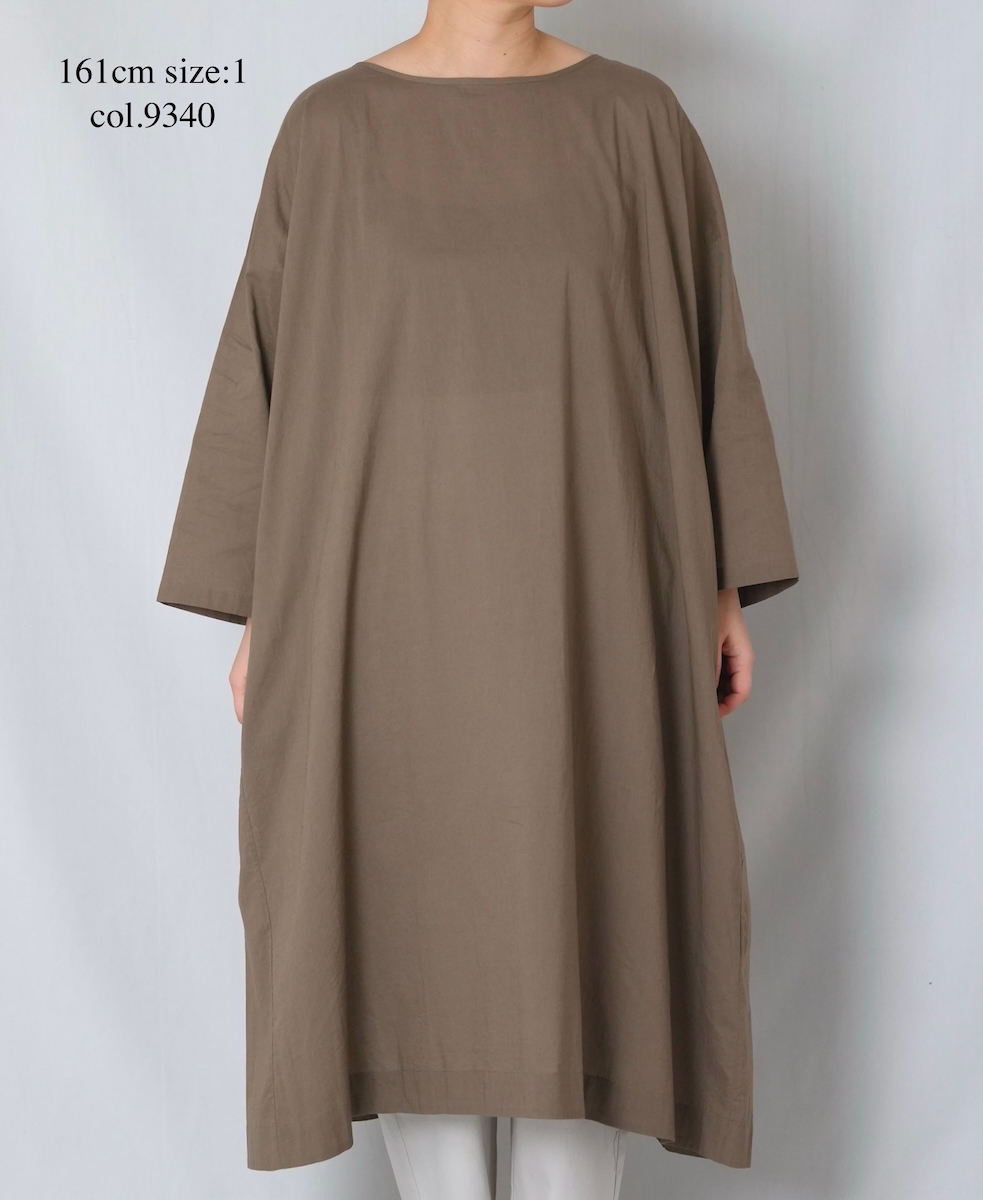 NSL26003(ワンピース) 60s CAMBRIC PLAIN CREW-NECK BACK SIDE GATHERED DRESS