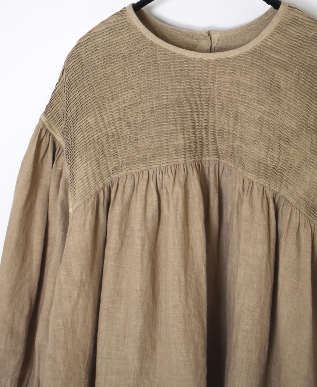 INMDS26003D(シャツ) 60s AUTO LOOM LINEN PLAIN (OVERDYE) BACK OPENING PULLOVER WITH MINI PINTUCK