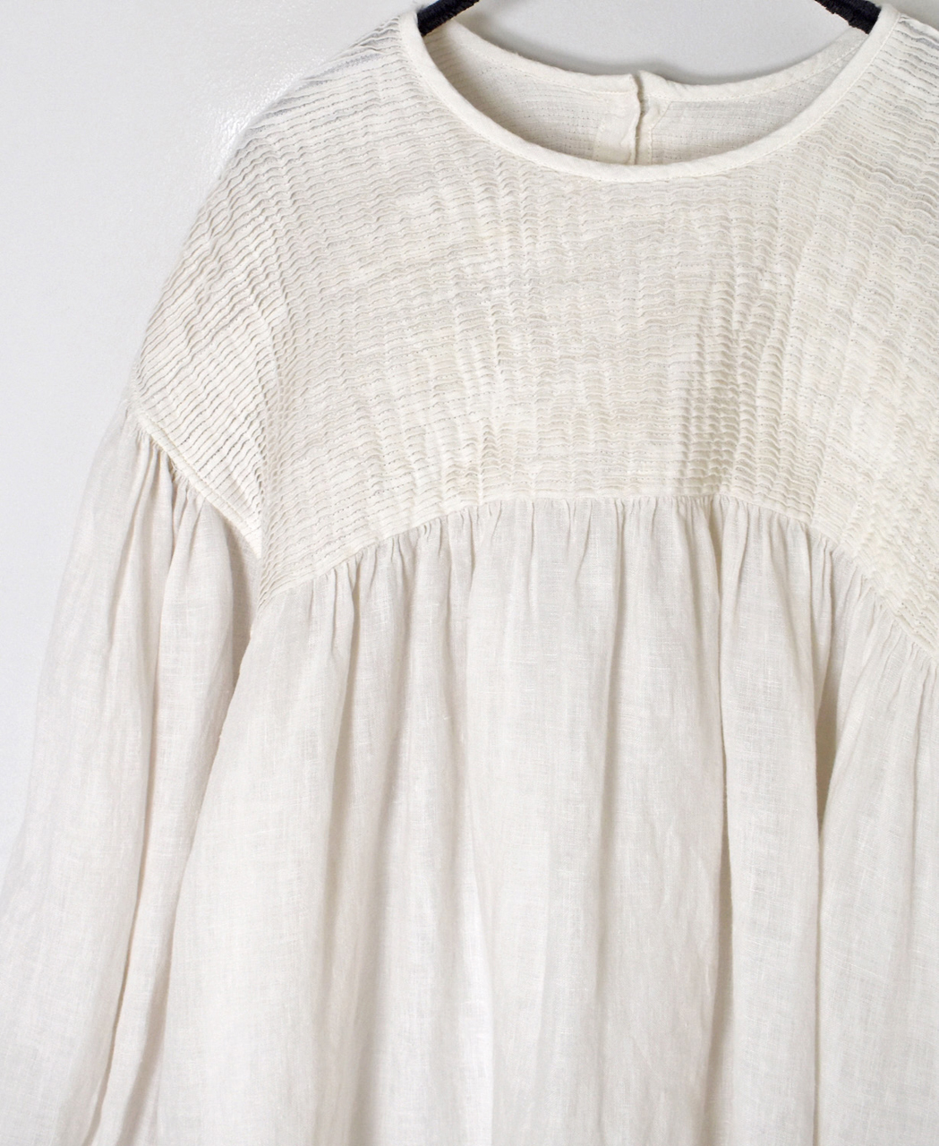 INMDS26003D(シャツ) 60s AUTO LOOM LINEN PLAIN (OVERDYE) BACK OPENING PULLOVER WITH MINI PINTUCK