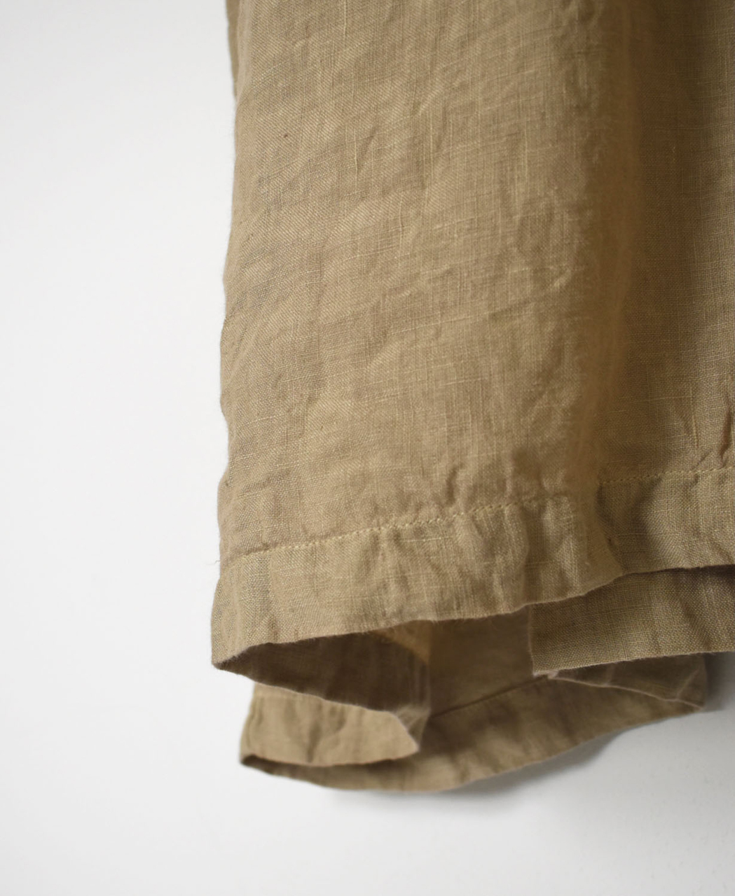 INMDS26004D(ワンピース) 60s AUTO LOOM LINEN PLAIN (OVERDYE) BACK OPENING PULLOVER DRESS WITH MINI PINTUCK