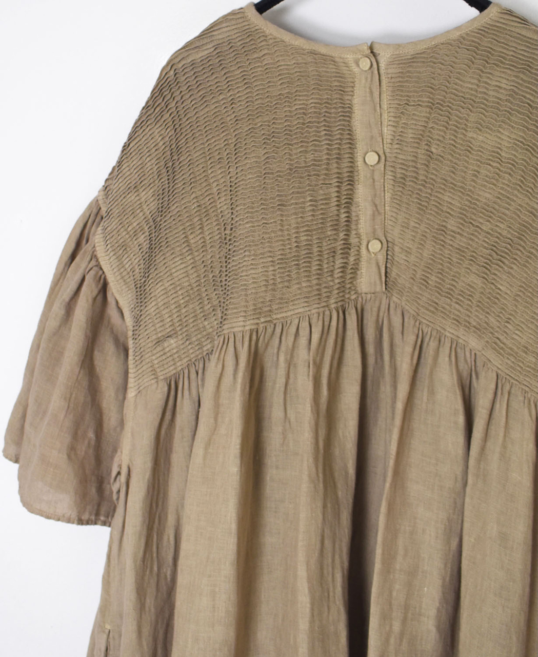 INMDS26004D(ワンピース) 60s AUTO LOOM LINEN PLAIN (OVERDYE) BACK OPENING PULLOVER DRESS WITH MINI PINTUCK