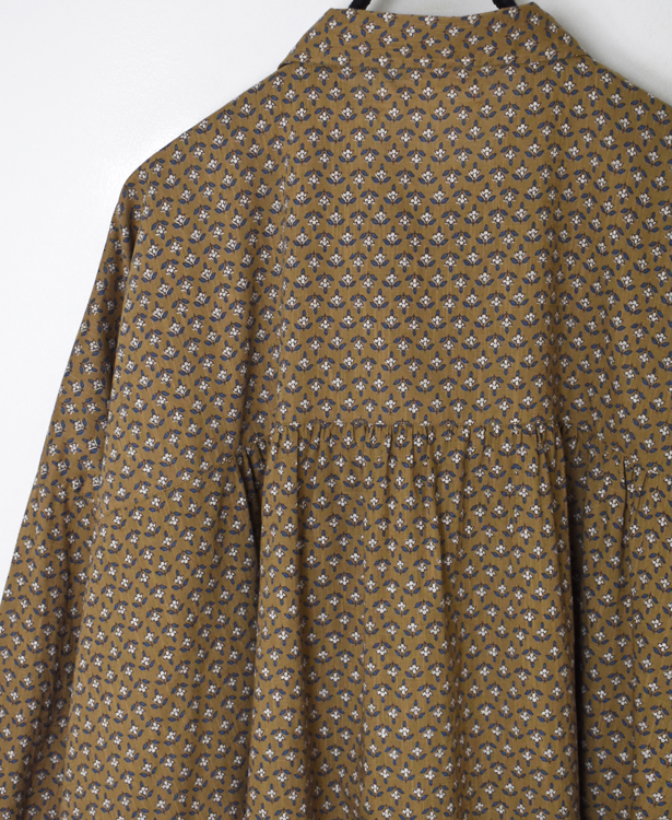 NSL26031(シャツ) COTTON SLUB SMALL FLOWER PRINT REGULAR COLLAR GATHERED SHIRT SMOCK