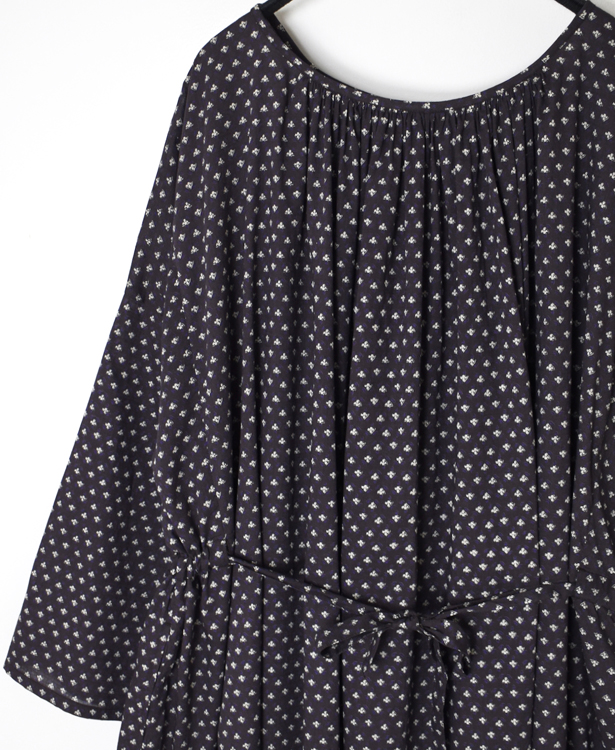 NSL26033(ワンピース) COTTON SLUB SMALL FLOWER PRINT 2WAY GATHERED SMOCK DRESS
