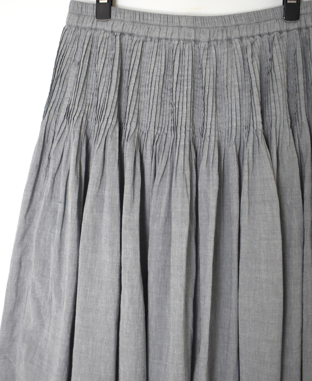 INMDS26043(スカート) HANDWOVEN YARN DYE CHAMBRAY PINTUCK FLARED SKIRT