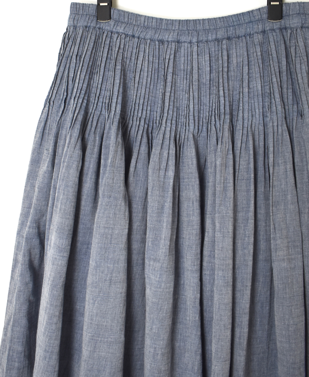 INMDS26043(スカート) HANDWOVEN YARN DYE CHAMBRAY PINTUCK FLARED SKIRT