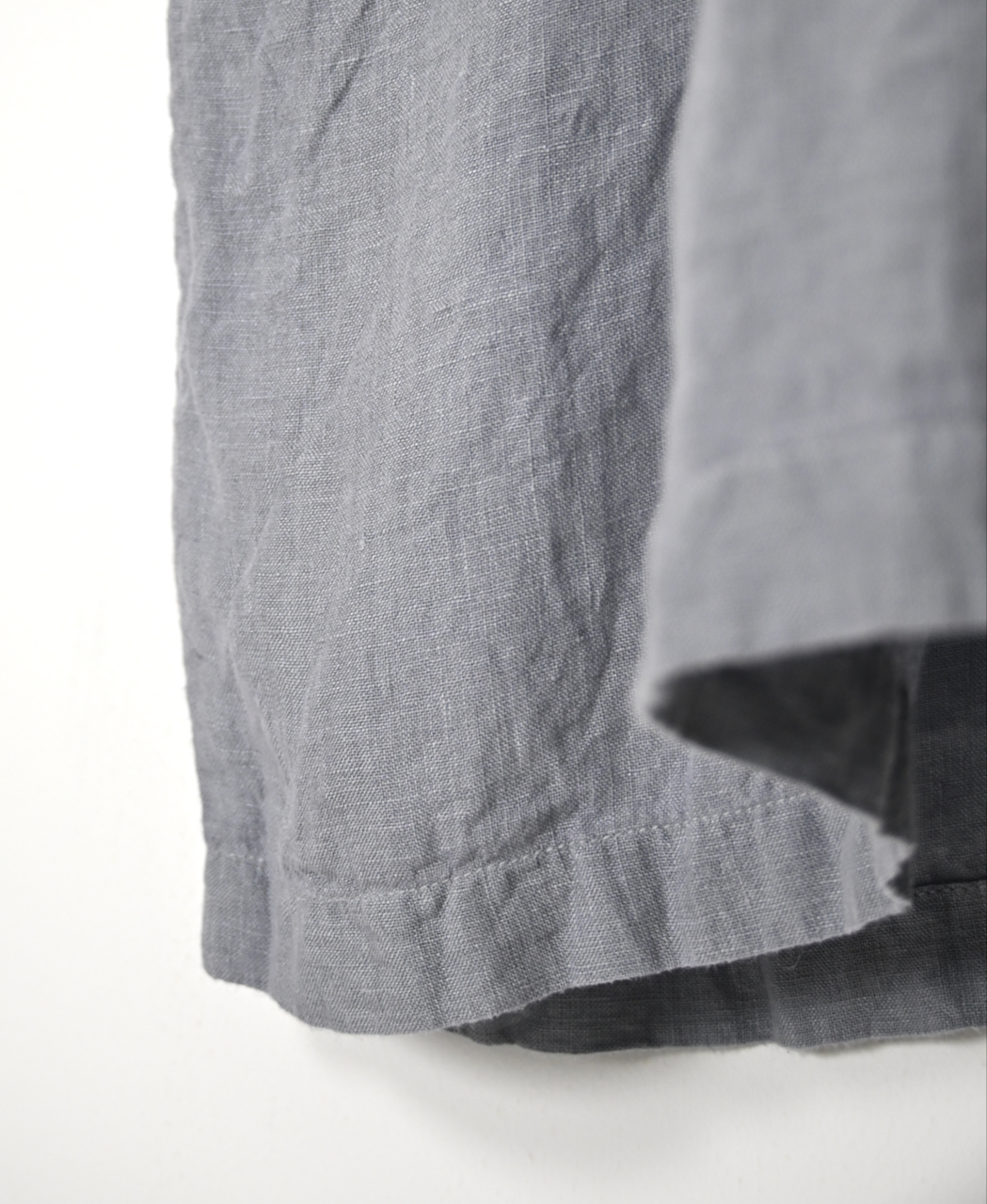 INMDS26004D(ワンピース) 60s AUTO LOOM LINEN PLAIN (OVERDYE) BACK OPENING PULLOVER DRESS WITH MINI PINTUCK