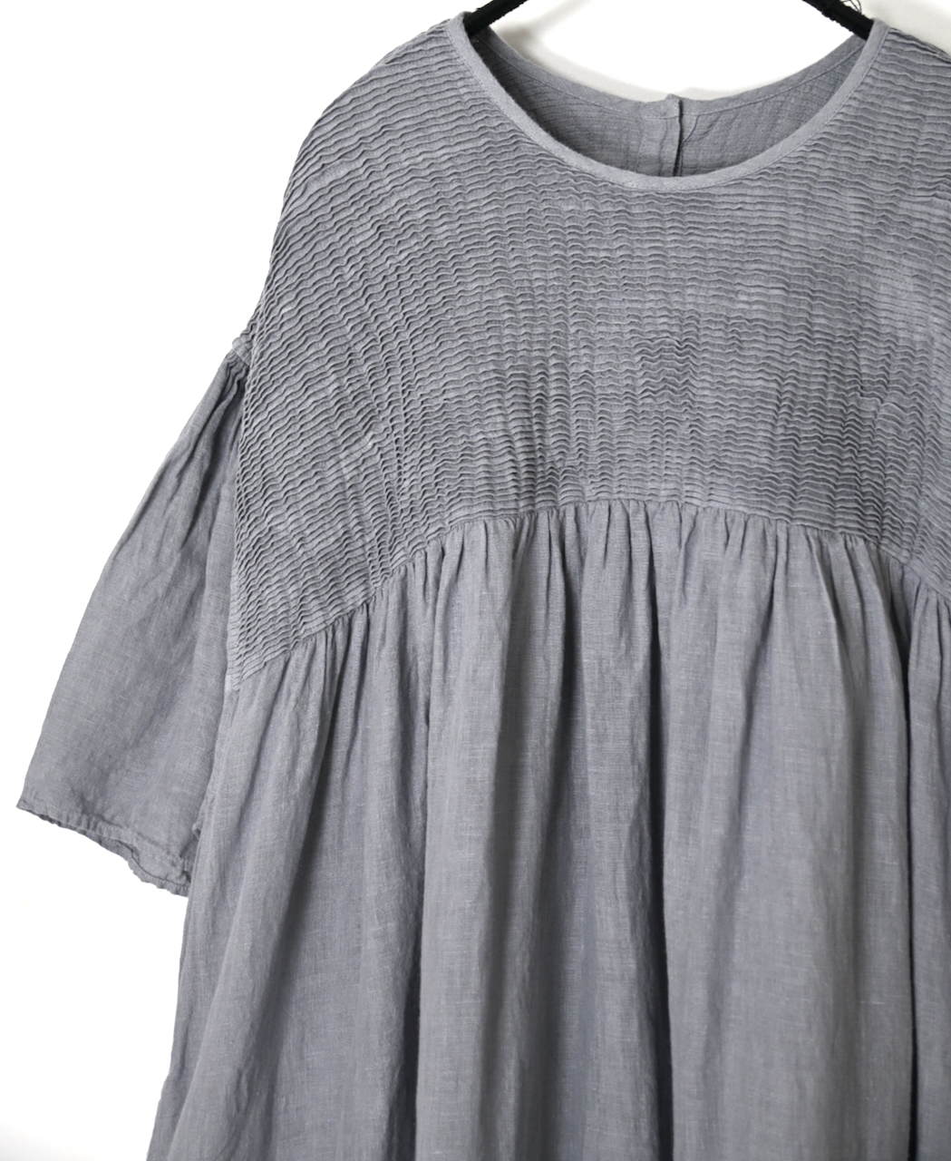 INMDS26004D(ワンピース) 60s AUTO LOOM LINEN PLAIN (OVERDYE) BACK OPENING PULLOVER DRESS WITH MINI PINTUCK