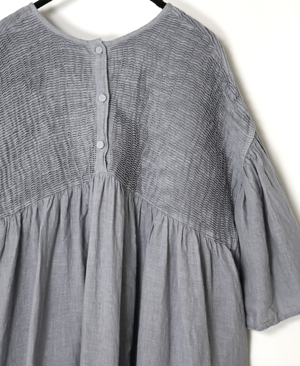 INMDS26004D(ワンピース) 60s AUTO LOOM LINEN PLAIN (OVERDYE) BACK OPENING PULLOVER DRESS WITH MINI PINTUCK