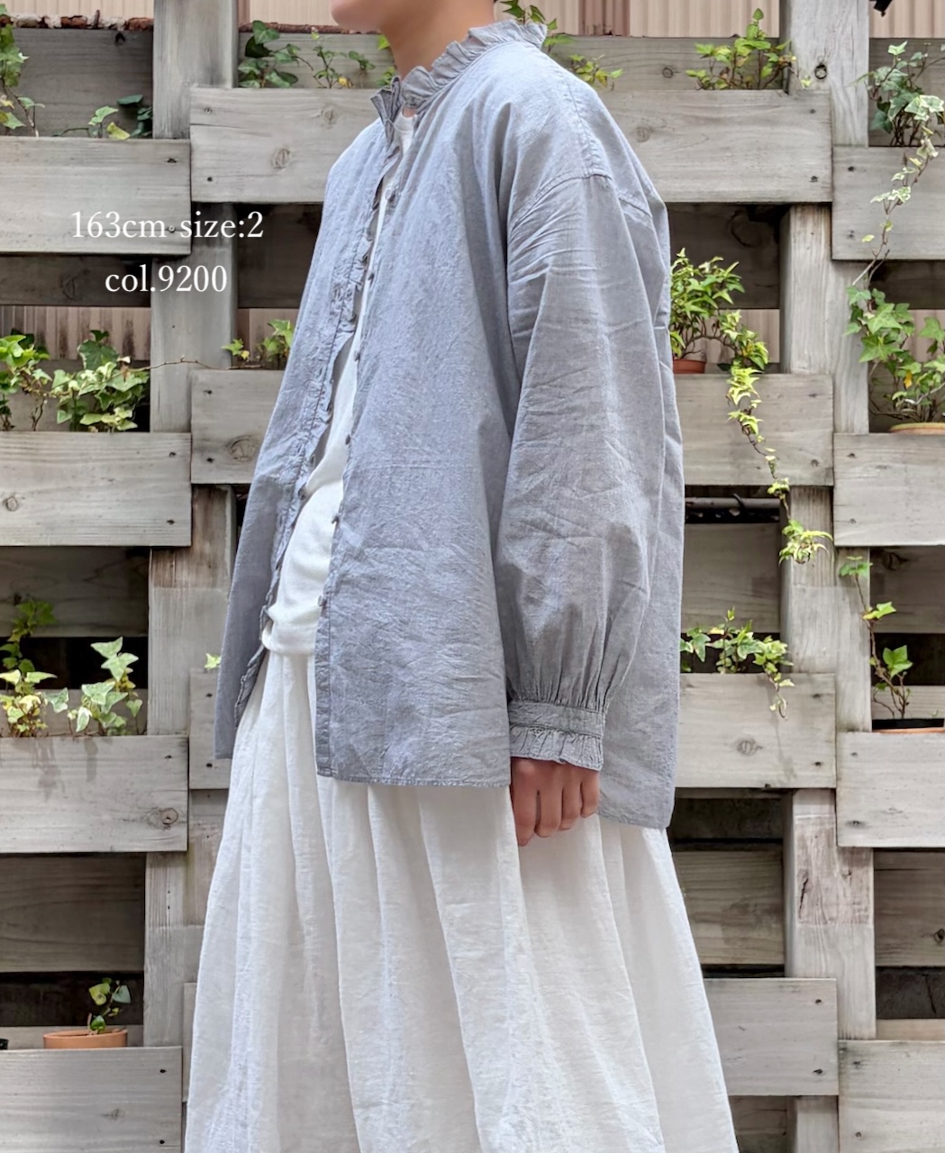 INMDS25062(シャツ) HANDWOVEN YARN DYE CHAMBRAY FRILL COLLAR SHIRTS