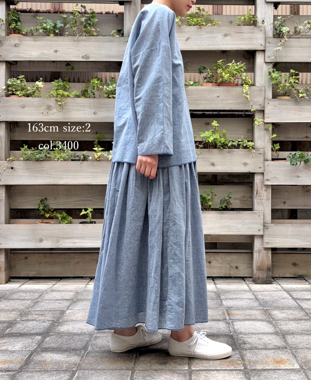 INMDS26043(スカート) HANDWOVEN YARN DYE CHAMBRAY PINTUCK FLARED SKIRT