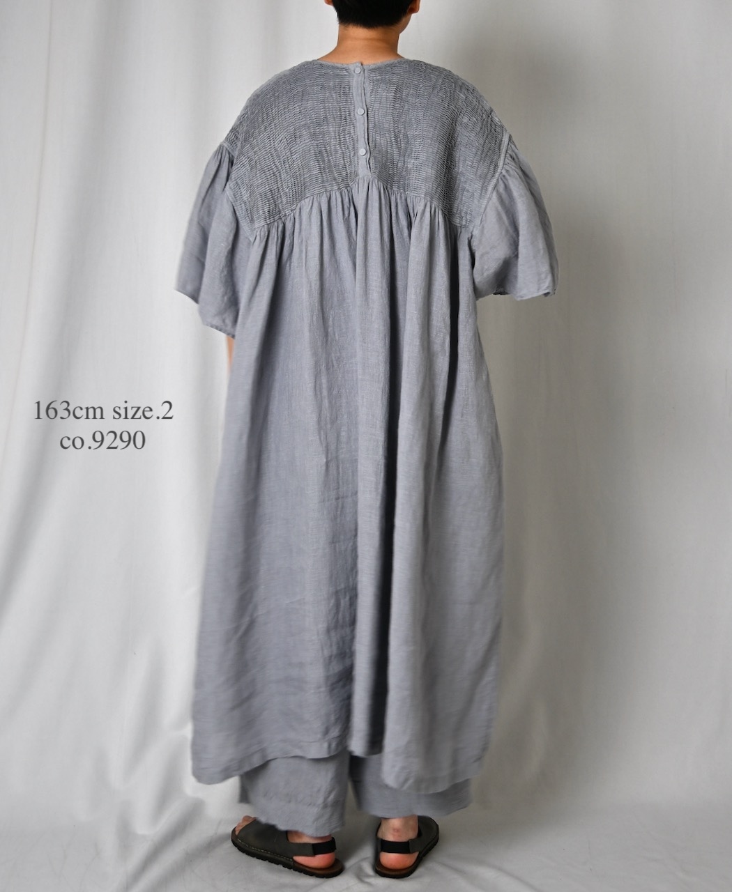 INMDS26004D(ワンピース) 60s AUTO LOOM LINEN PLAIN (OVERDYE) BACK OPENING PULLOVER DRESS WITH MINI PINTUCK