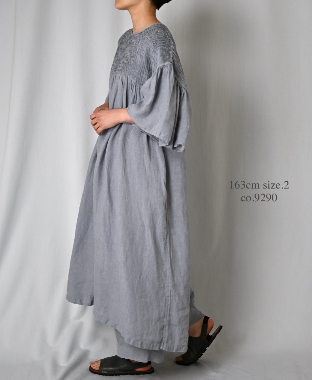 INMDS26004D(ワンピース) 60s AUTO LOOM LINEN PLAIN (OVERDYE) BACK OPENING PULLOVER DRESS WITH MINI PINTUCK