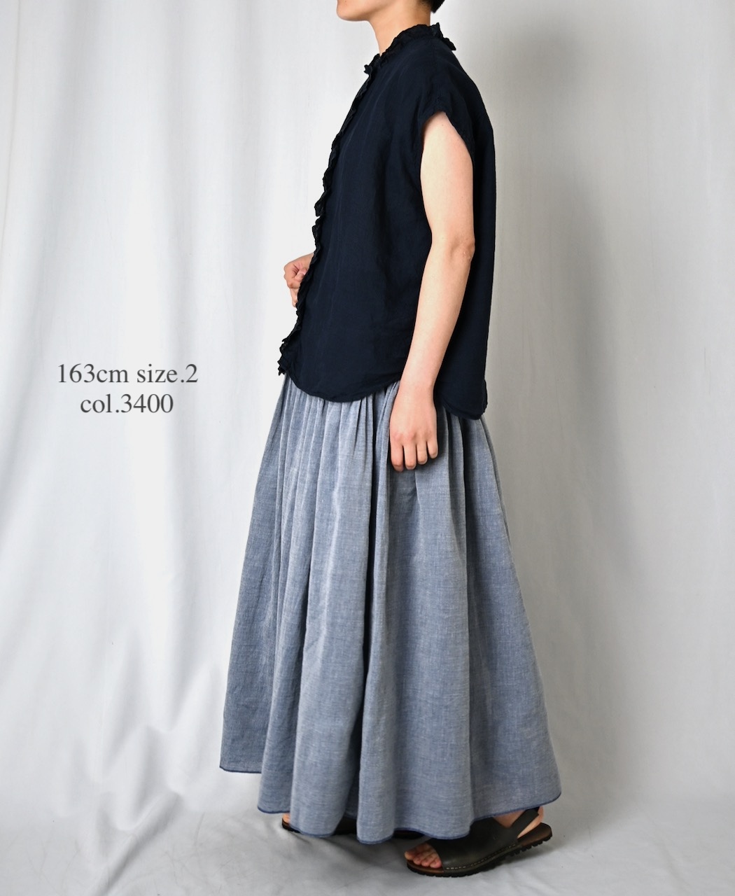 INMDS26043(スカート) HANDWOVEN YARN DYE CHAMBRAY PINTUCK FLARED SKIRT