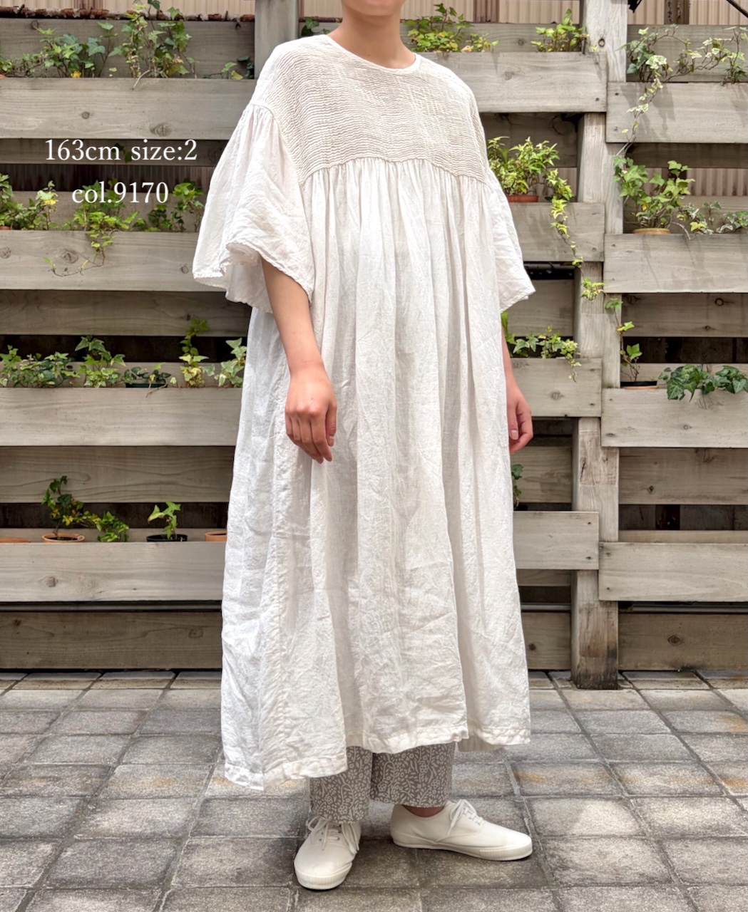 INMDS26004D(ワンピース) 60s AUTO LOOM LINEN PLAIN (OVERDYE) BACK OPENING PULLOVER DRESS WITH MINI PINTUCK