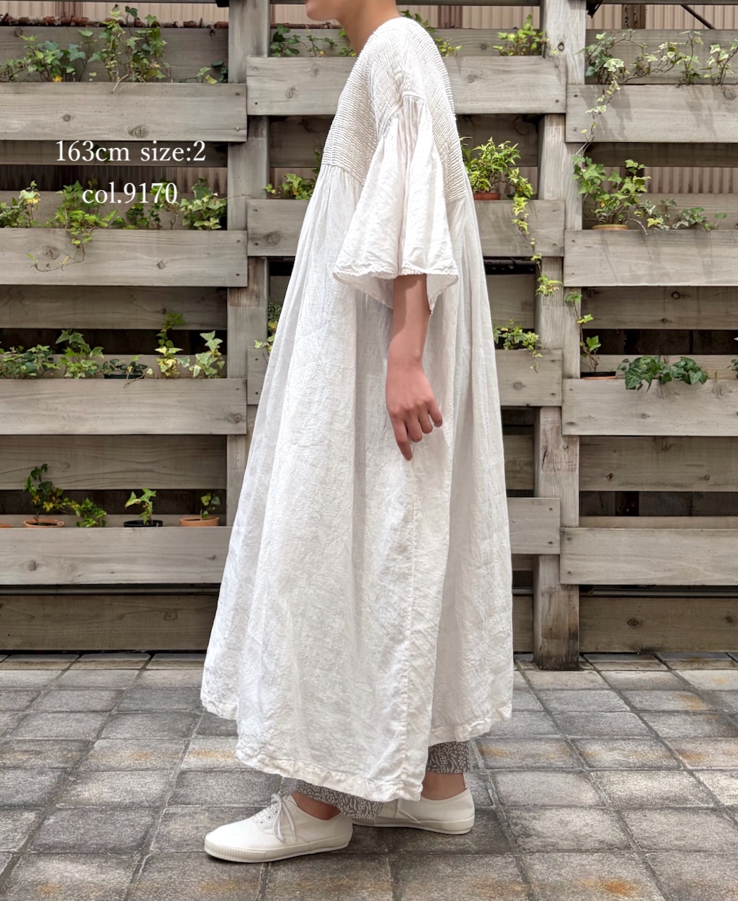 INMDS26004D(ワンピース) 60s AUTO LOOM LINEN PLAIN (OVERDYE) BACK OPENING PULLOVER DRESS WITH MINI PINTUCK