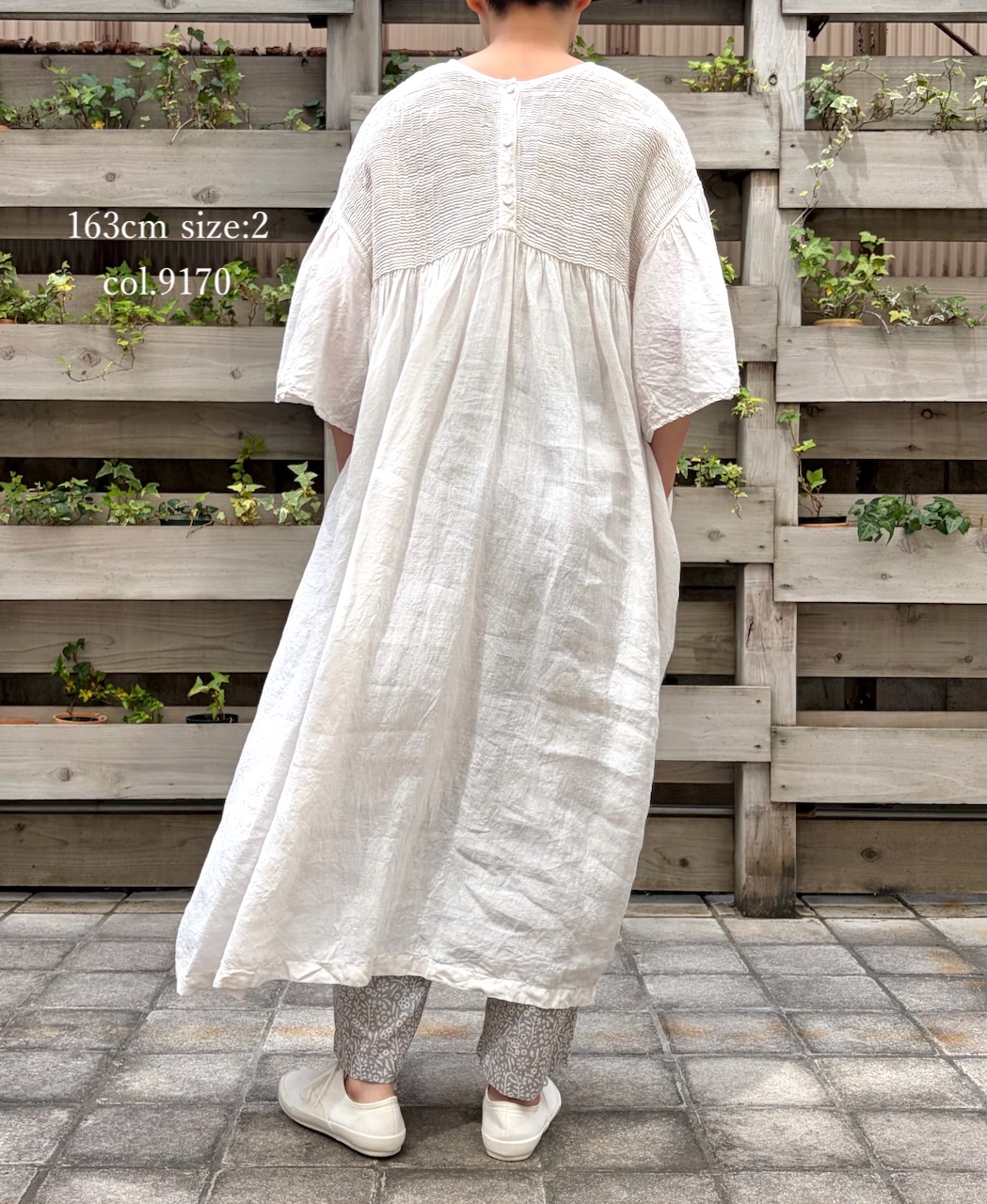 INMDS26004D(ワンピース) 60s AUTO LOOM LINEN PLAIN (OVERDYE) BACK OPENING PULLOVER DRESS WITH MINI PINTUCK